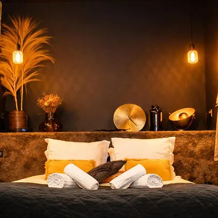 Premium Dark, Jacuzzi & Cinema Bordeaux