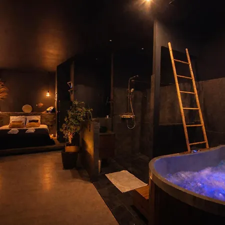 Apartment Premium Dark, Jacuzzi & Cinema